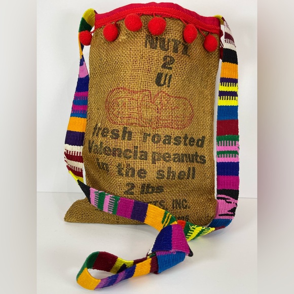 Vintage upcycled shell peanuts burlap crossbody bag - Picture 3 of 8